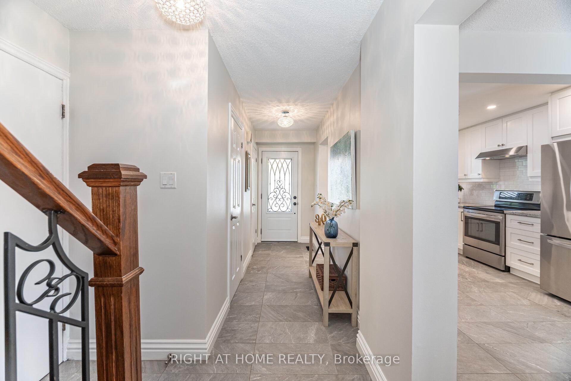 Photo 5 of 4 Cantrill Court, Brampton, Heart Lake West — HOMEH