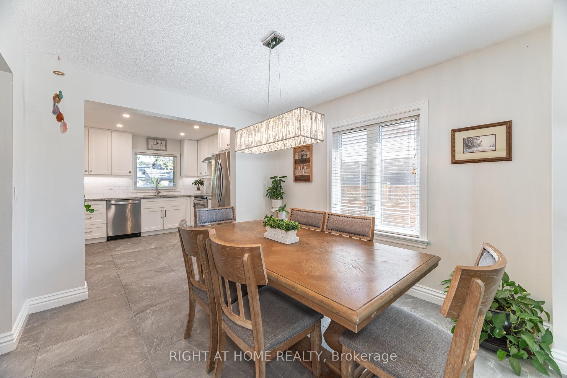 Photo 12 of 4 Cantrill Court, Brampton, Heart Lake West — HOMEH