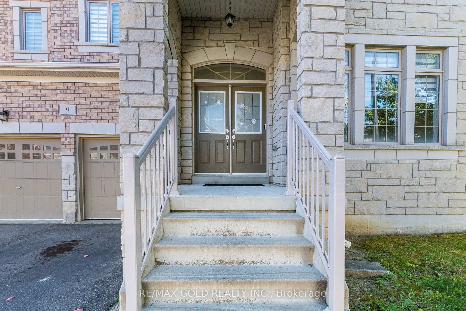 Photo 3 of 9 Venue Road, Brampton, Toronto Gore Rural Estate — HOMEH