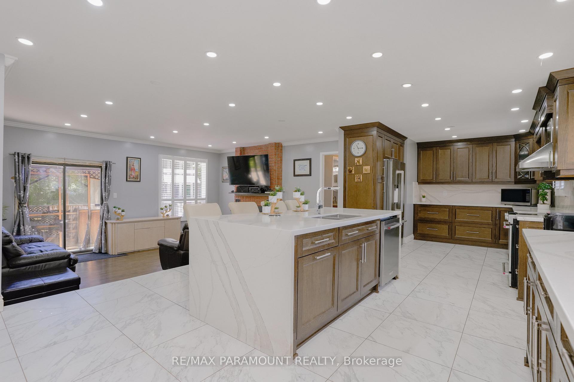Photo 8 of 48 Boreham Circle, Brampton, Snelgrove — HOMEH