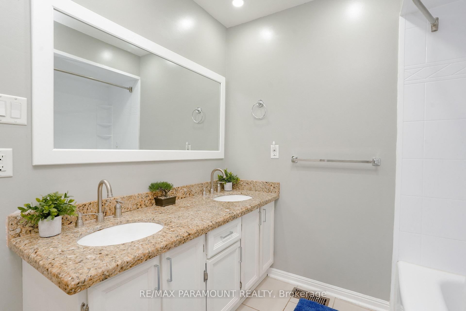 Photo 25 of 48 Boreham Circle, Brampton, Snelgrove — HOMEH