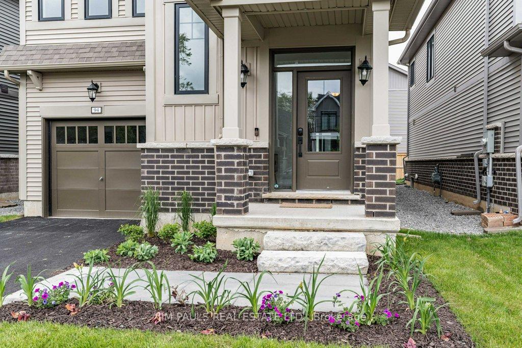 Photo 3 of 94 Marion Street, Hamilton, Mount Hope — HOMEH