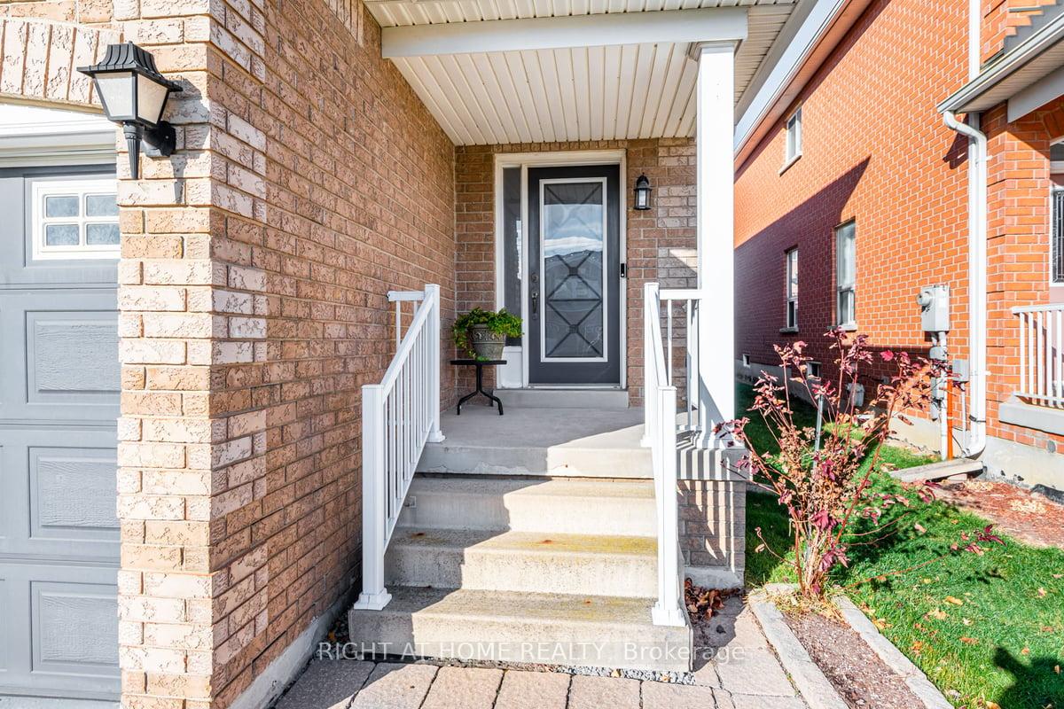 Photo 3 of 58 Falvo Street, Vaughan, Maple — HOMEH