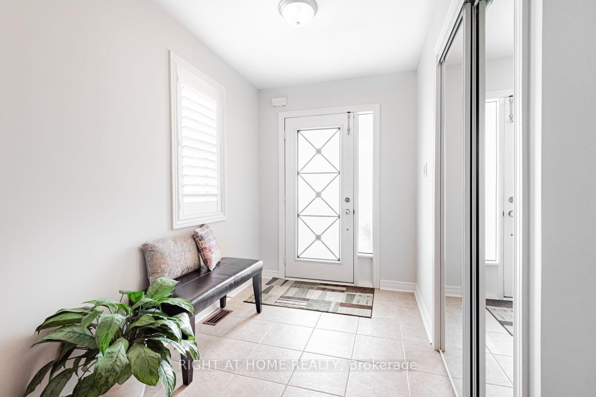Photo 4 of 58 Falvo Street, Vaughan, Maple — HOMEH