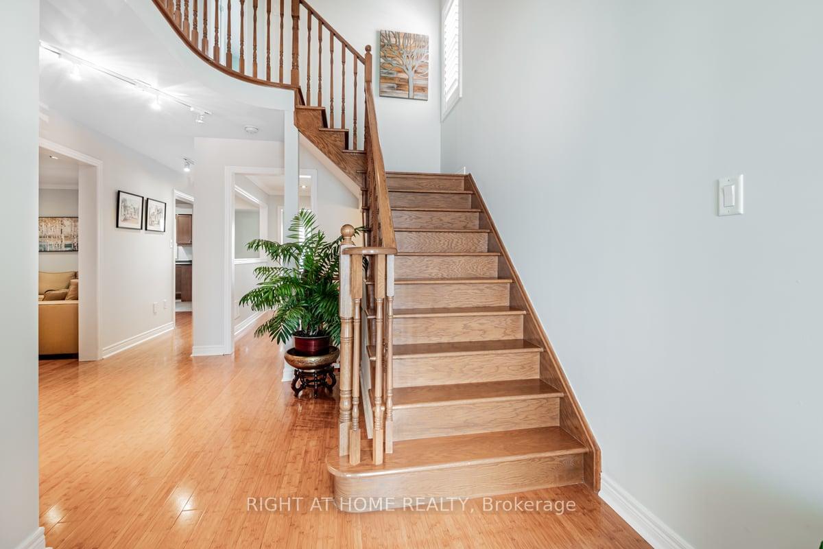 Photo 5 of 58 Falvo Street, Vaughan, Maple — HOMEH