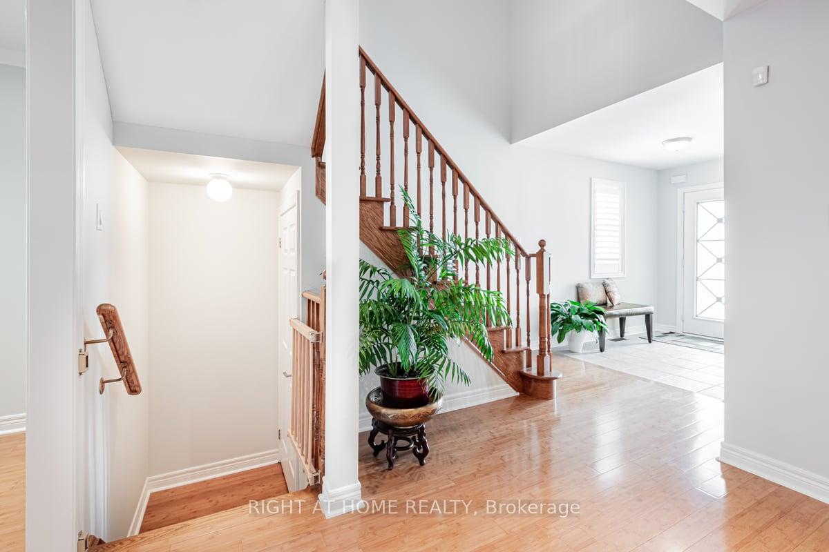 Photo 6 of 58 Falvo Street, Vaughan, Maple — HOMEH