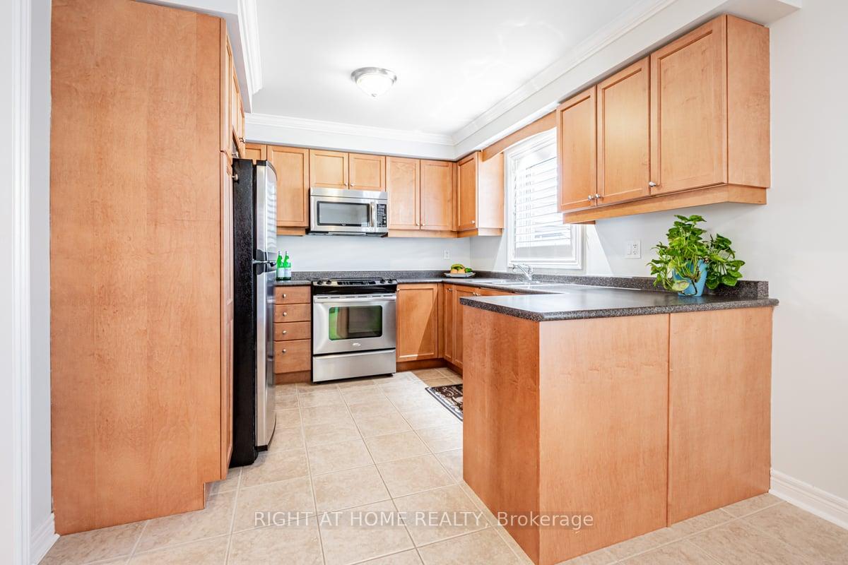 Photo 12 of 58 Falvo Street, Vaughan, Maple — HOMEH