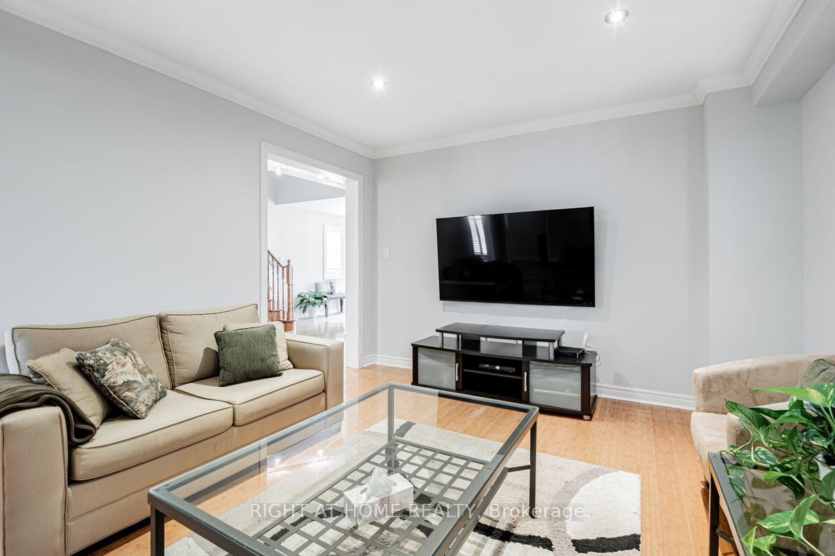 Photo 16 of 58 Falvo Street, Vaughan, Maple — HOMEH