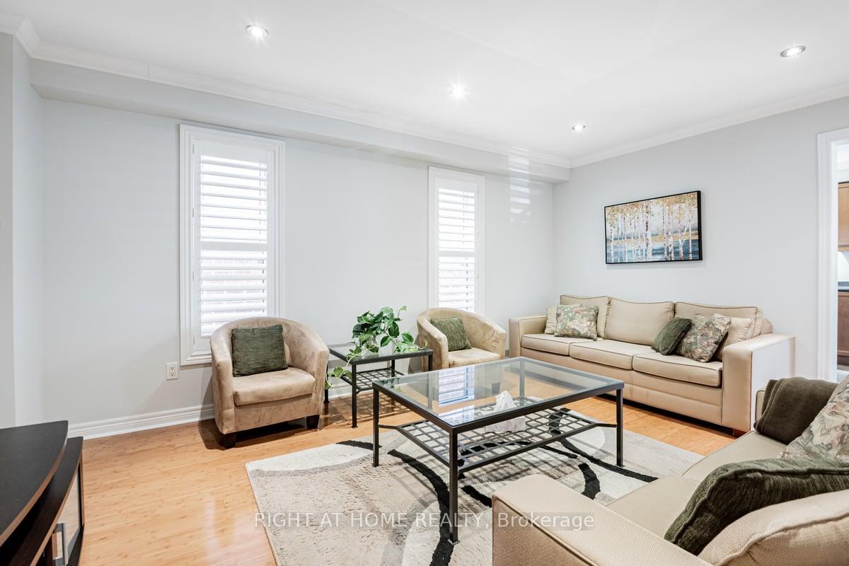 Photo 17 of 58 Falvo Street, Vaughan, Maple — HOMEH