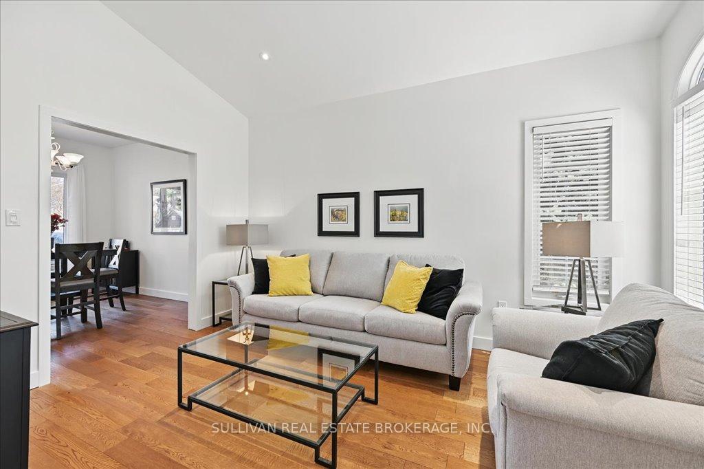 Photo 7 of 17 Rockhaven Lane, Hamilton, Waterdown — HOMEH