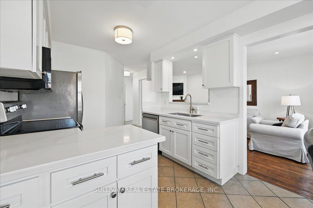 Photo 12 of 17 Rockhaven Lane, Hamilton, Waterdown — HOMEH