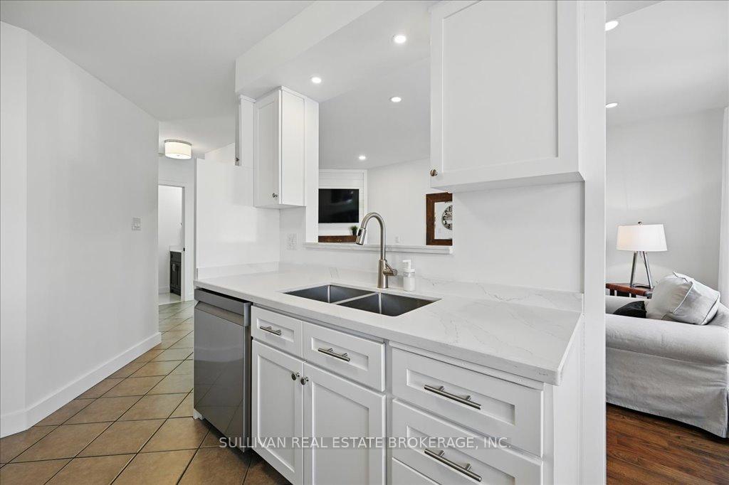 Photo 13 of 17 Rockhaven Lane, Hamilton, Waterdown — HOMEH