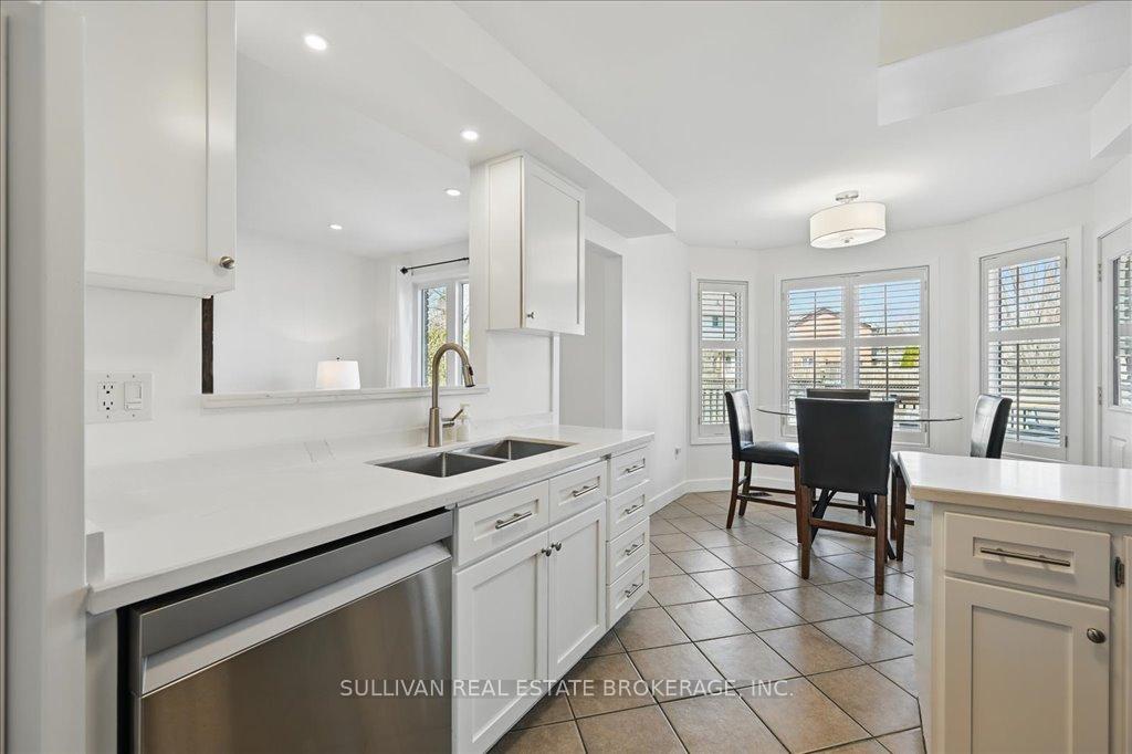 Photo 15 of 17 Rockhaven Lane, Hamilton, Waterdown — HOMEH