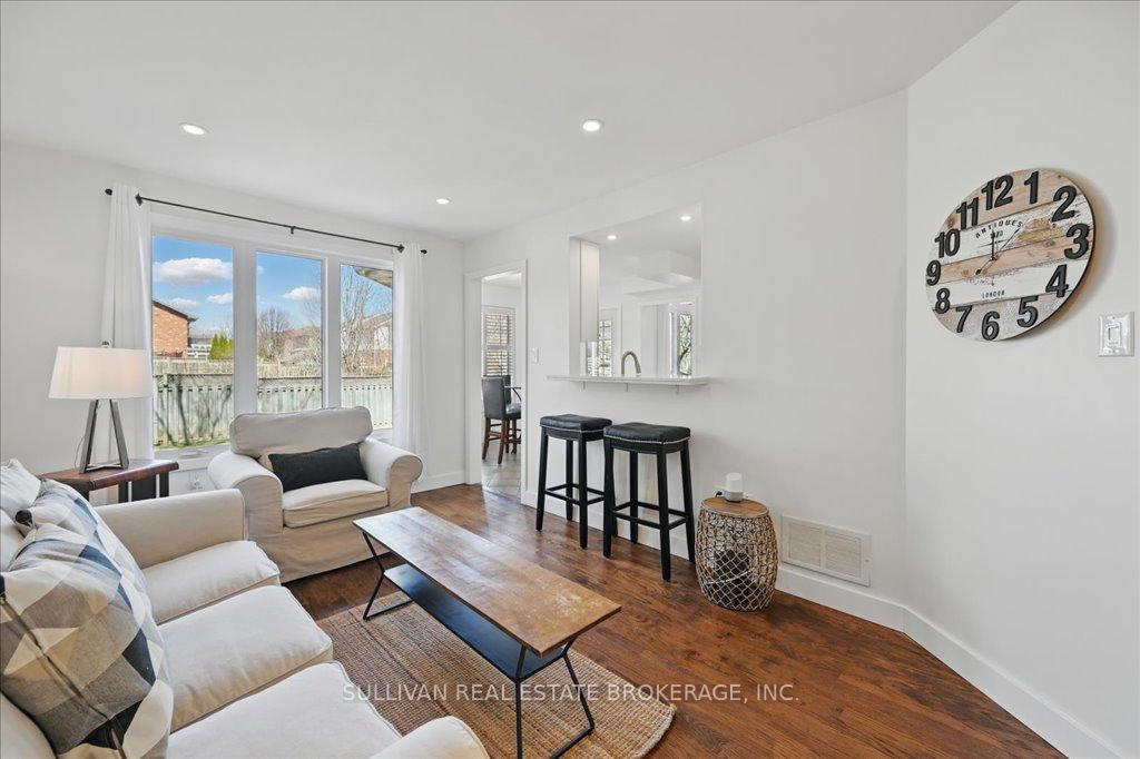 Photo 16 of 17 Rockhaven Lane, Hamilton, Waterdown — HOMEH