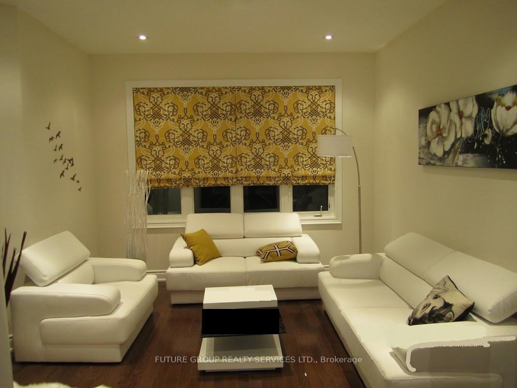 Photo 3 of 58 Mediterranean Crescent, Brampton, Bram West — HOMEH
