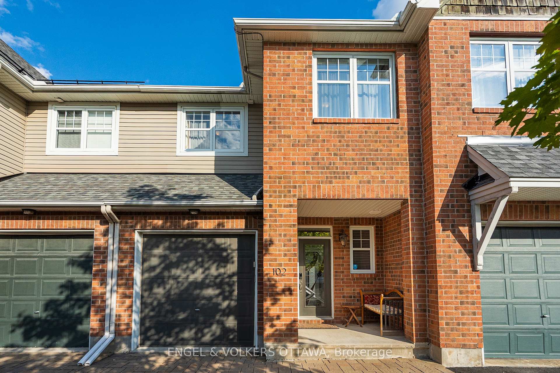 Photo 3 of 102 Shepody Circle, Ottawa, Blossom Park/Kemp Park/Findlay Creek — HOMEH