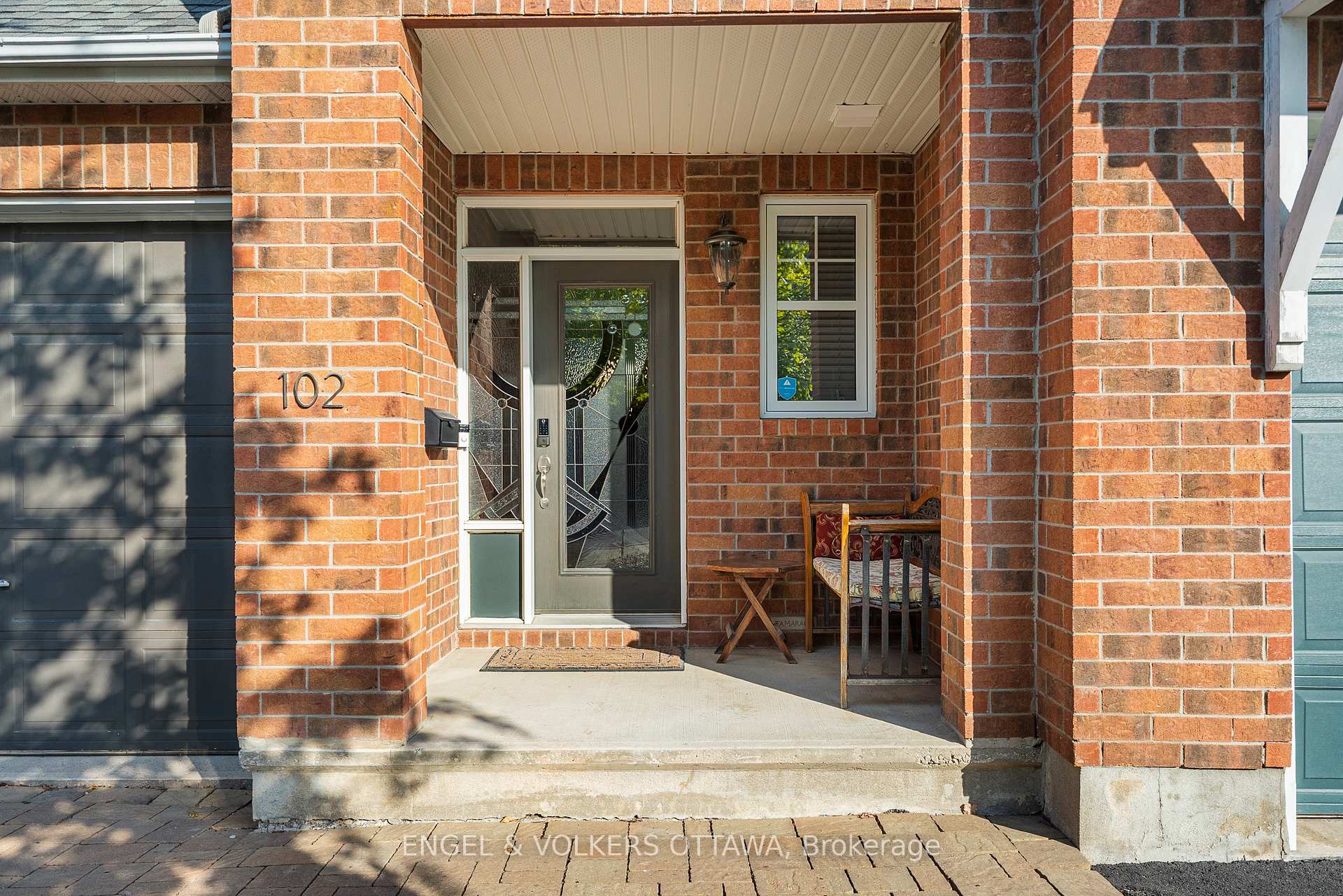 Photo 6 of 102 Shepody Circle, Ottawa, Blossom Park/Kemp Park/Findlay Creek — HOMEH