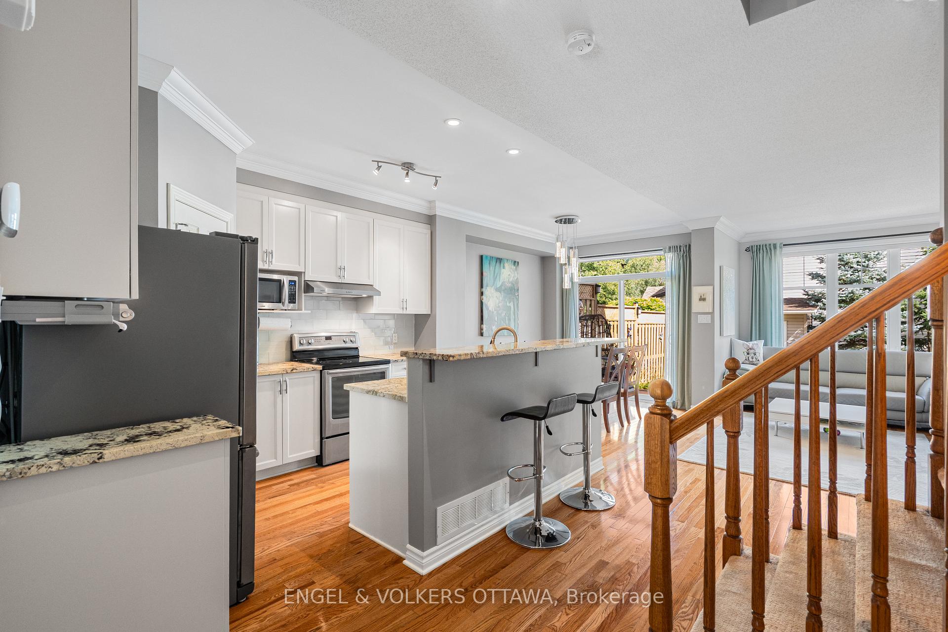 Photo 5 of 102 Shepody Circle, Ottawa, Blossom Park/Kemp Park/Findlay Creek — HOMEH