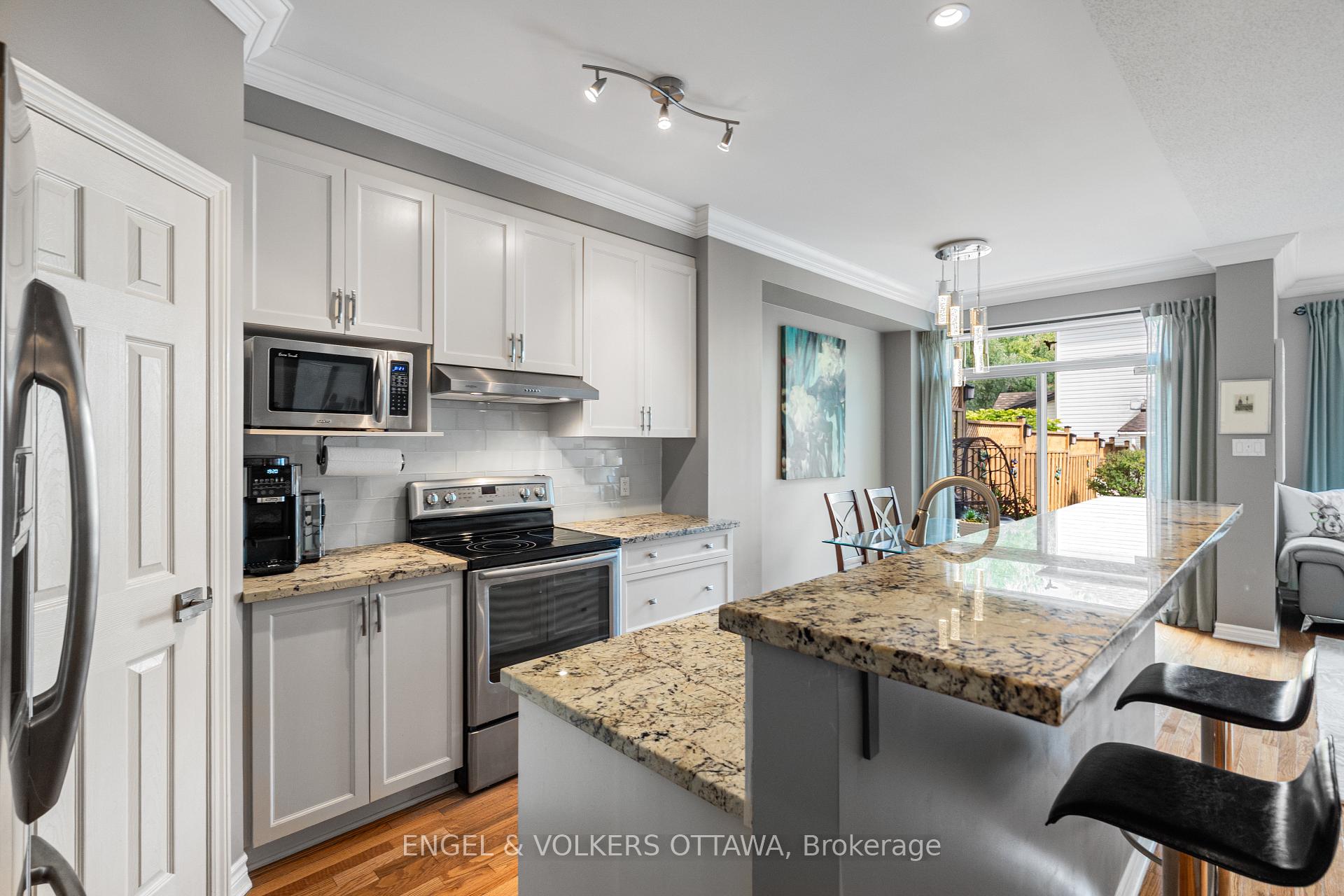 Photo 9 of 102 Shepody Circle, Ottawa, Blossom Park/Kemp Park/Findlay Creek — HOMEH