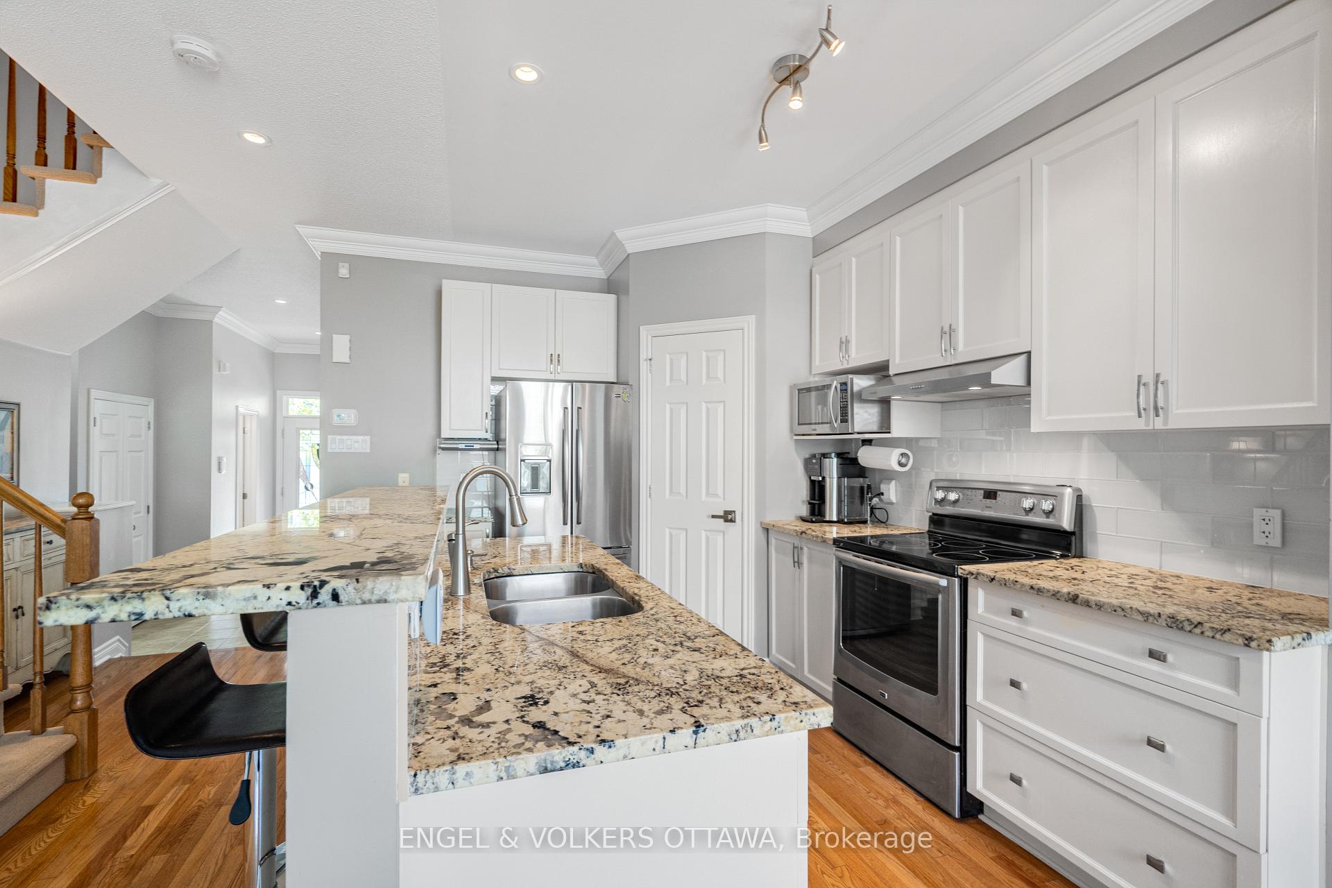 Photo 10 of 102 Shepody Circle, Ottawa, Blossom Park/Kemp Park/Findlay Creek — HOMEH