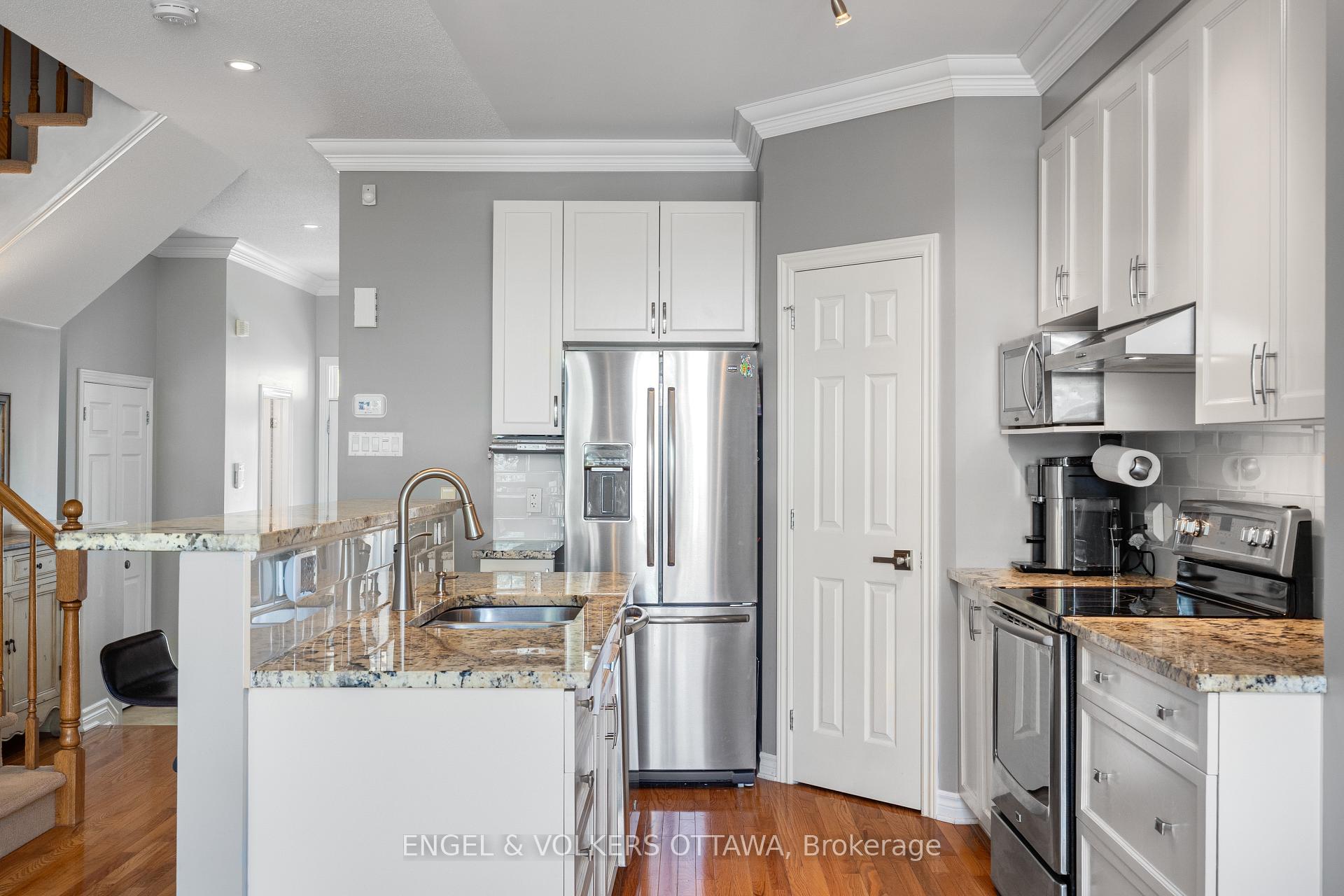 Photo 11 of 102 Shepody Circle, Ottawa, Blossom Park/Kemp Park/Findlay Creek — HOMEH