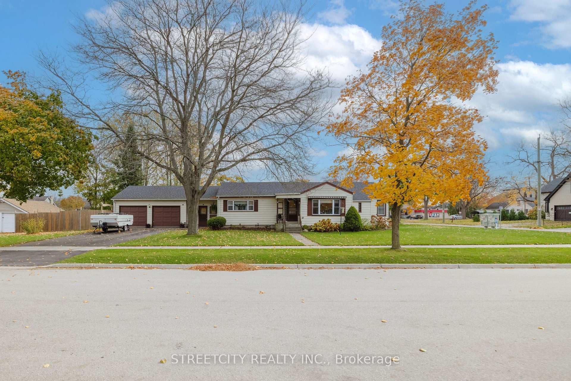 Photo 2 of 3 Davis Avenue, Aylmer — HOMEH