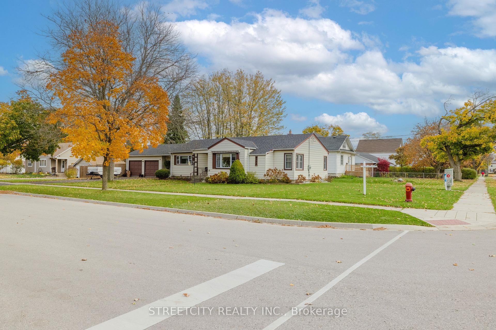Photo 4 of 3 Davis Avenue, Aylmer — HOMEH