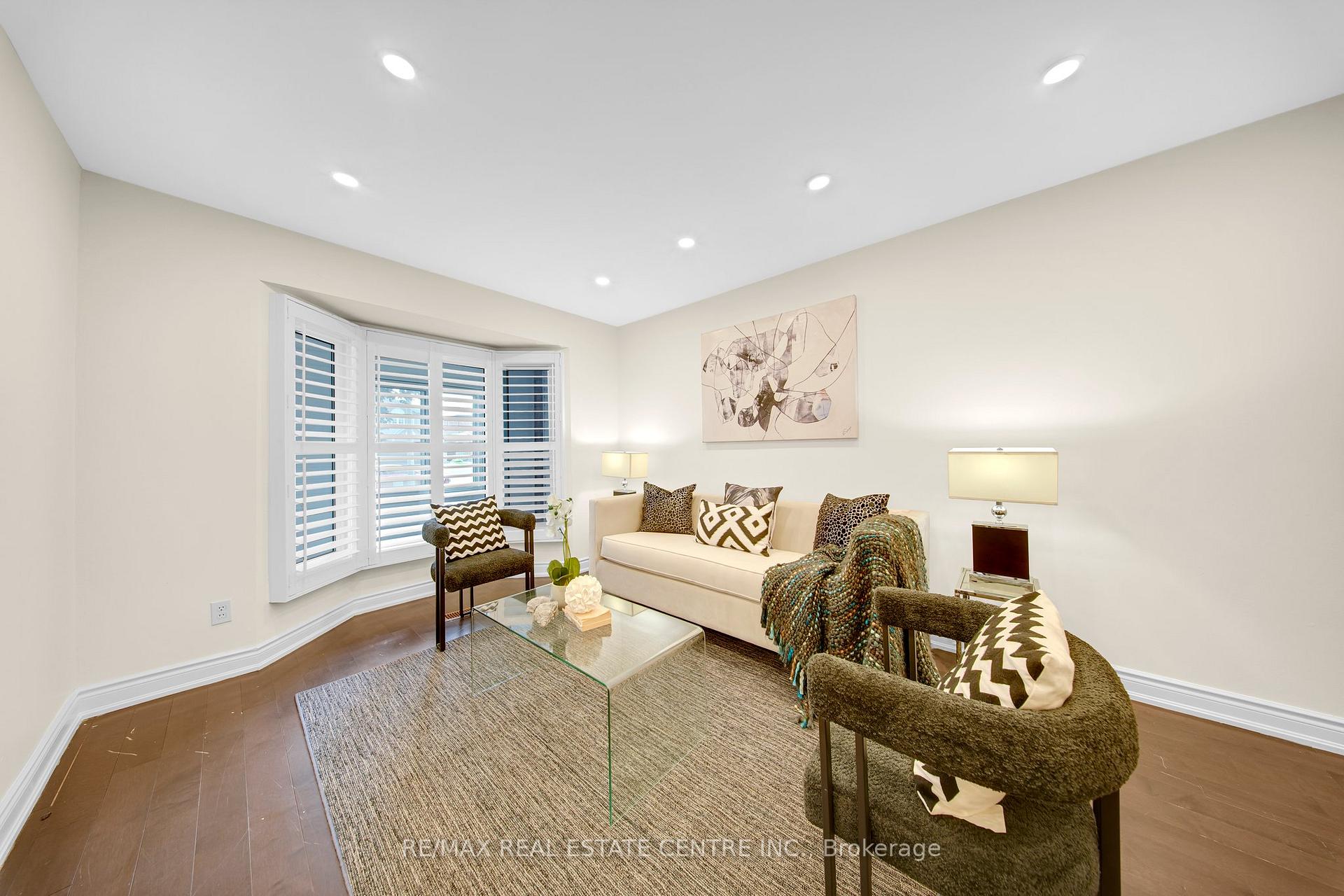 Photo 6 of 30 Oaklea Boulevard, Brampton, Fletcher's Creek South — HOMEH