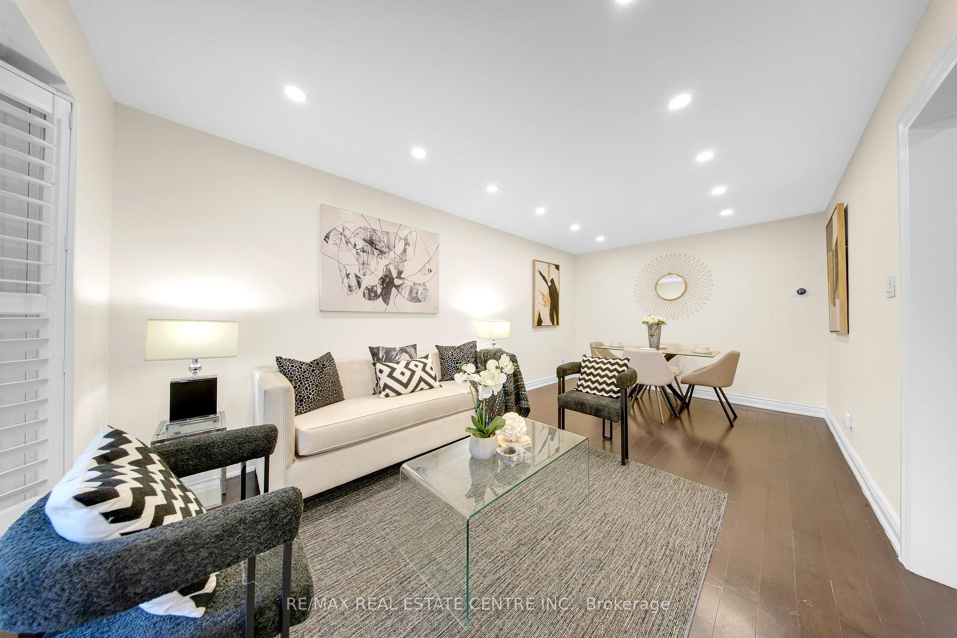 Photo 7 of 30 Oaklea Boulevard, Brampton, Fletcher's Creek South — HOMEH