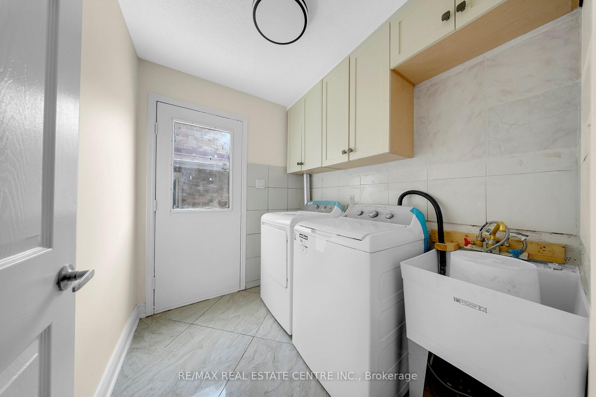 Photo 10 of 30 Oaklea Boulevard, Brampton, Fletcher's Creek South — HOMEH