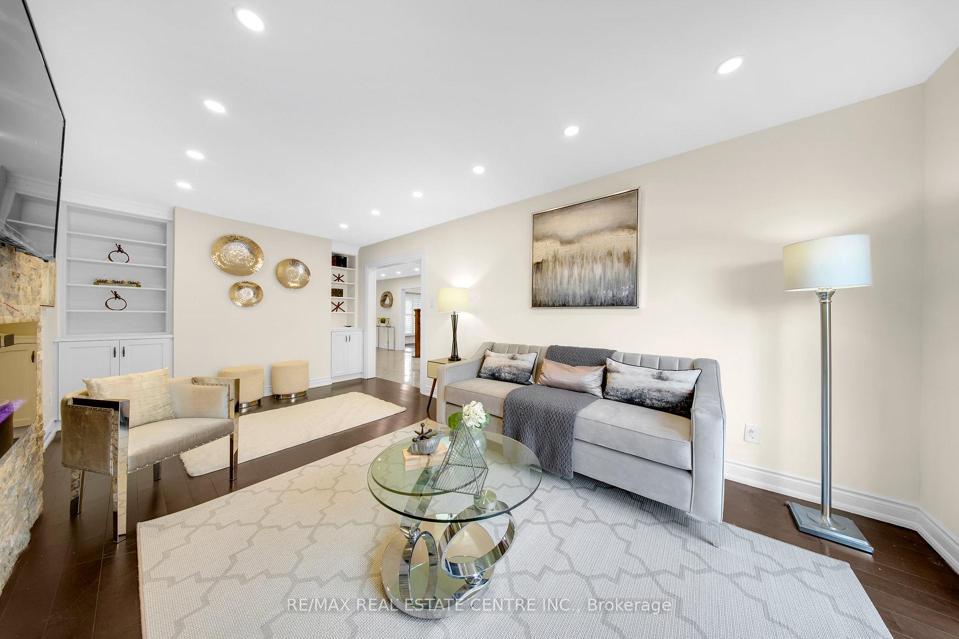 Photo 12 of 30 Oaklea Boulevard, Brampton, Fletcher's Creek South — HOMEH