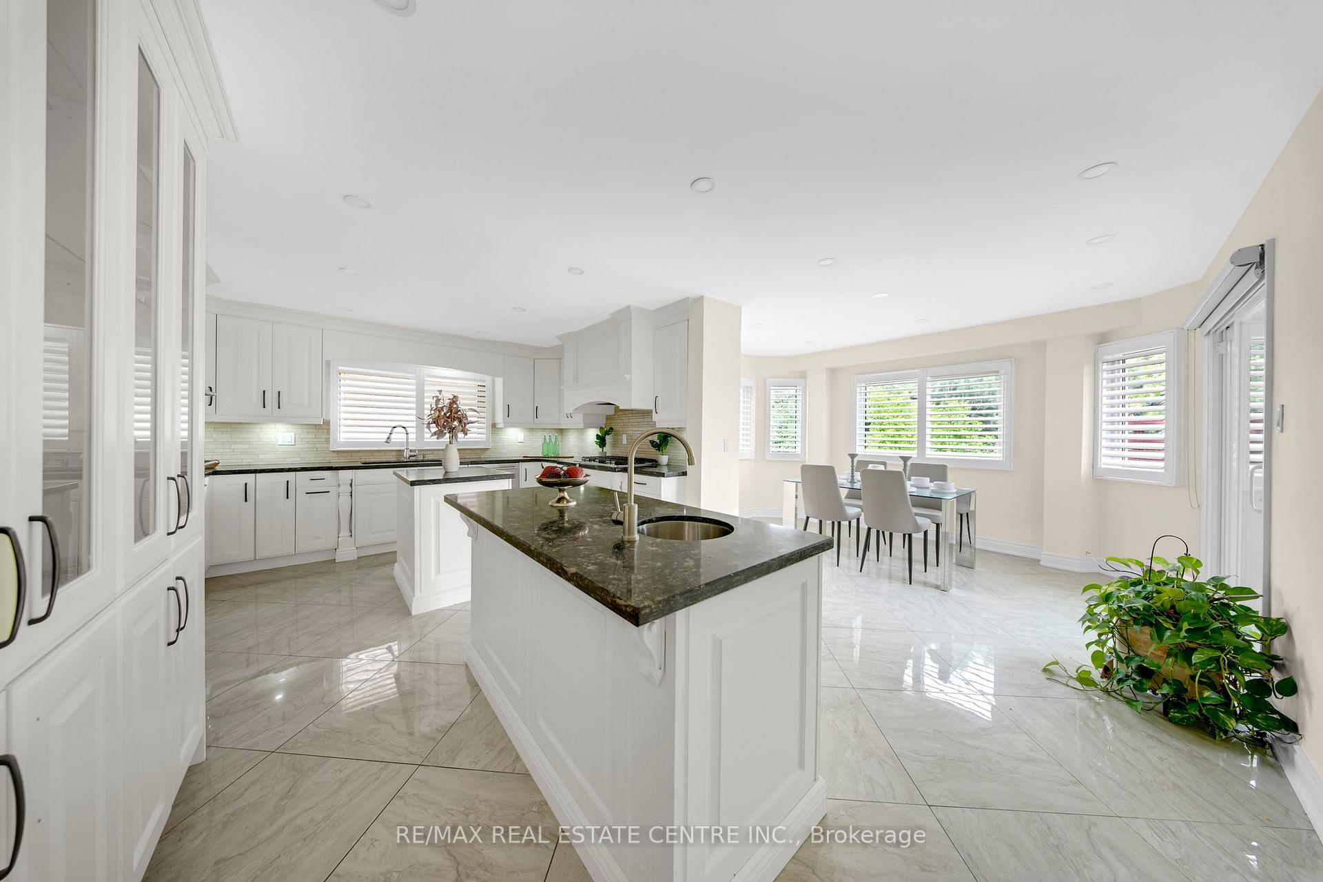 Photo 14 of 30 Oaklea Boulevard, Brampton, Fletcher's Creek South — HOMEH