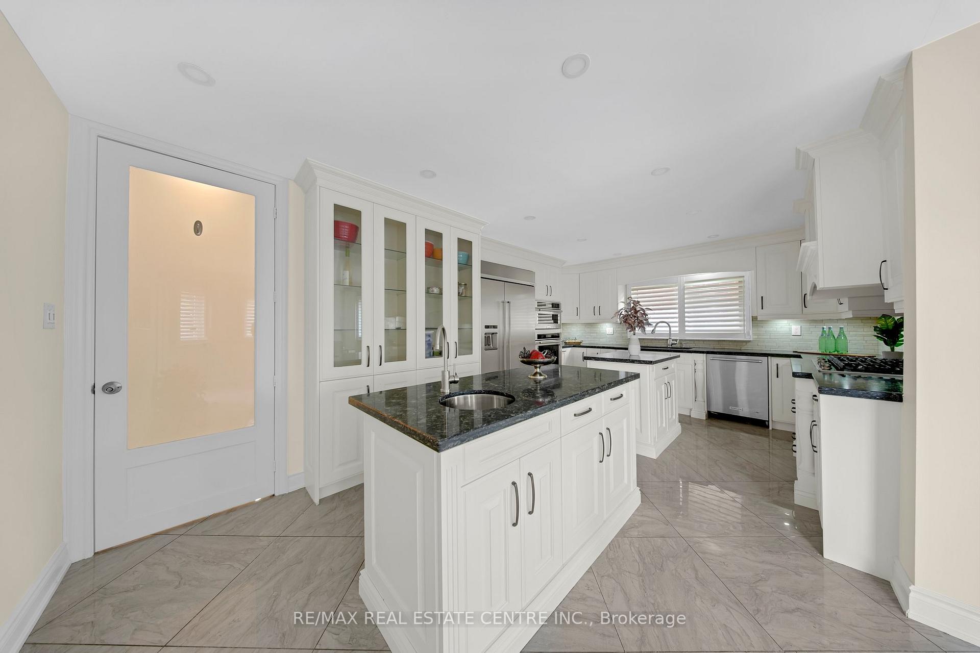 Photo 15 of 30 Oaklea Boulevard, Brampton, Fletcher's Creek South — HOMEH