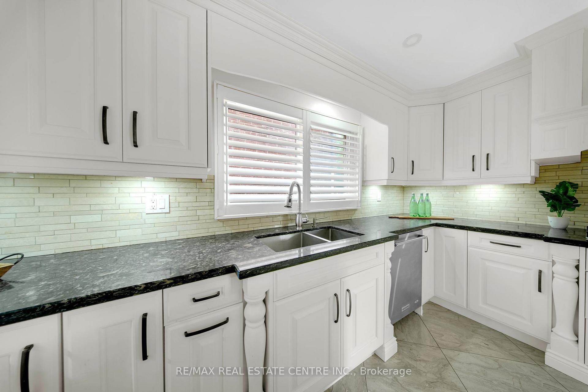 Photo 17 of 30 Oaklea Boulevard, Brampton, Fletcher's Creek South — HOMEH