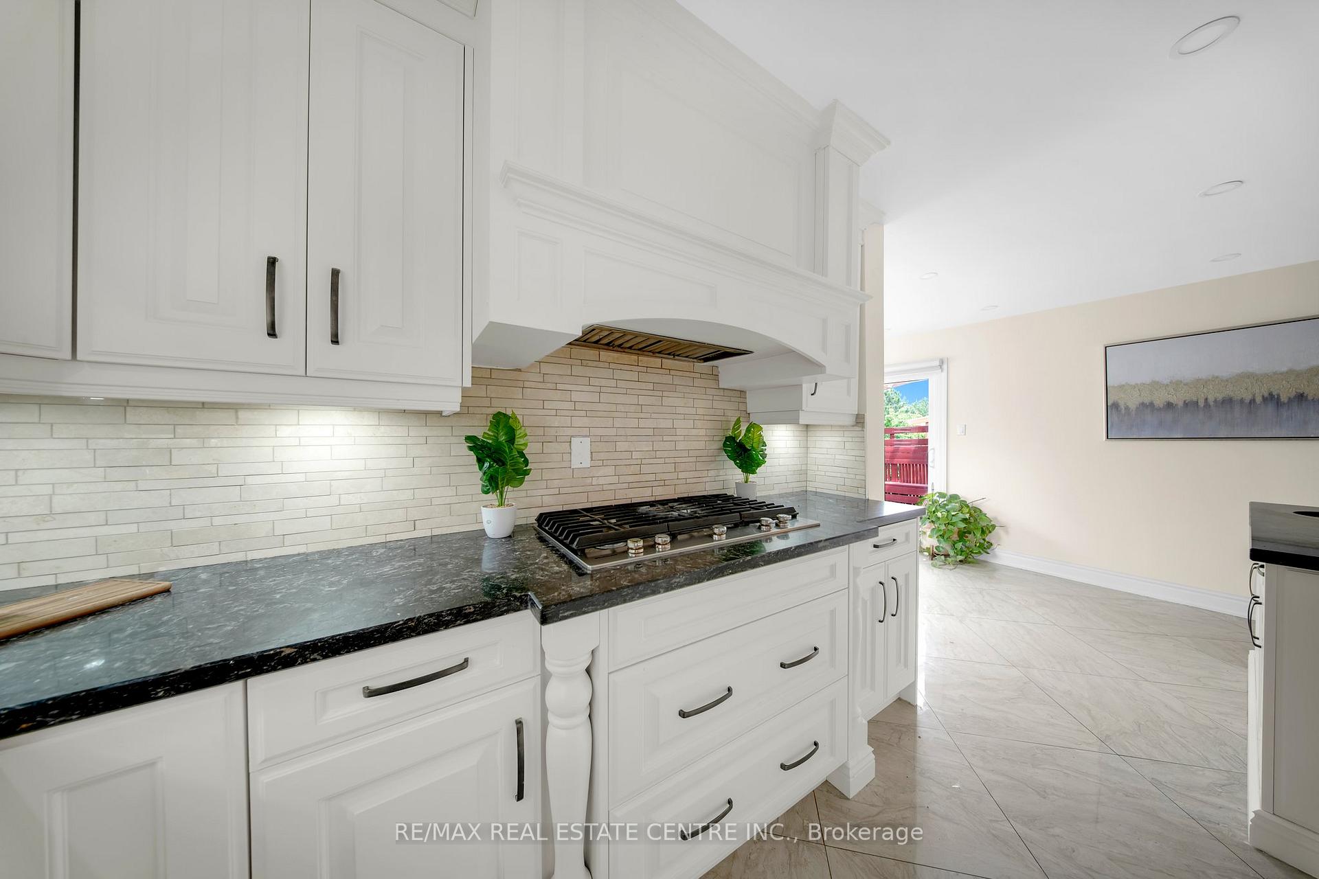 Photo 19 of 30 Oaklea Boulevard, Brampton, Fletcher's Creek South — HOMEH