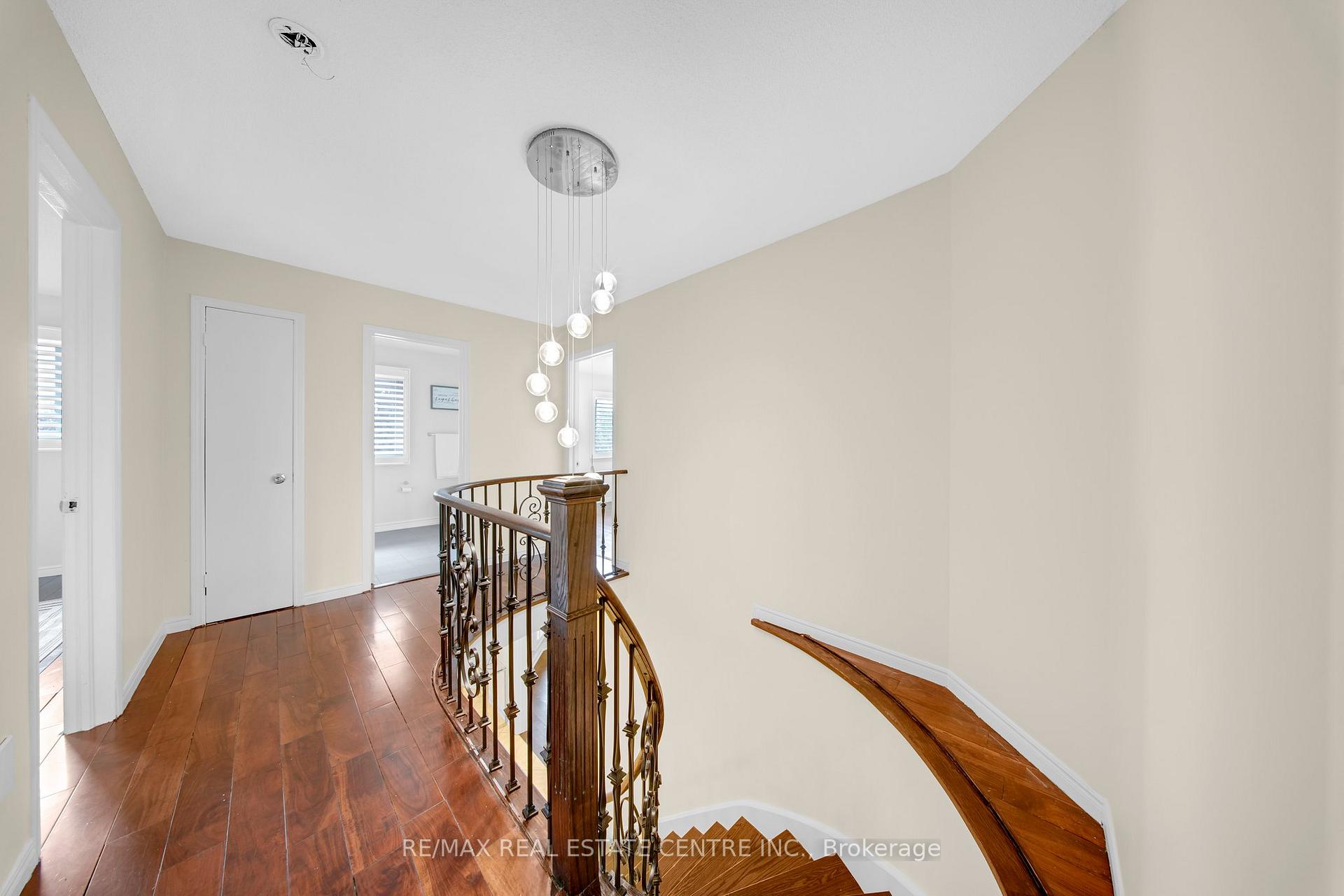 Photo 23 of 30 Oaklea Boulevard, Brampton, Fletcher's Creek South — HOMEH