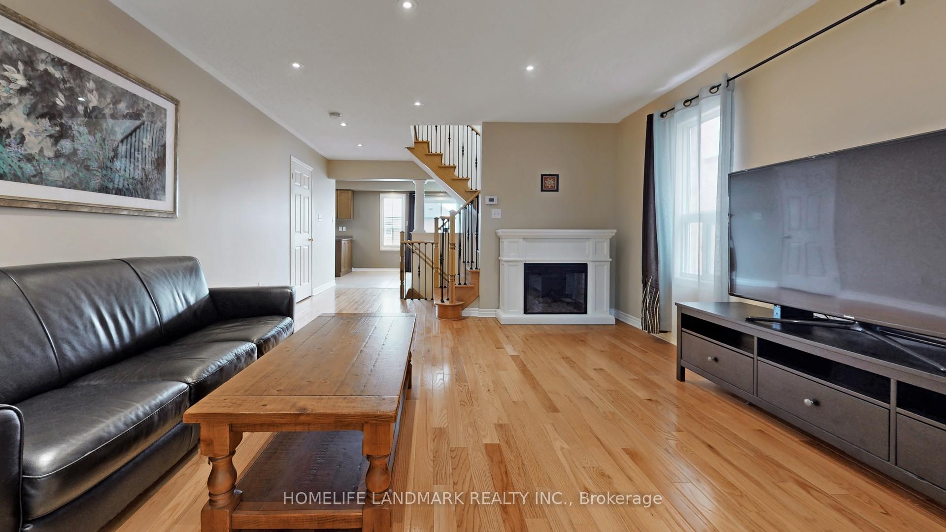 Photo 7 of 34 Wallwark Street, Aurora, Bayview Northeast — HOMEH