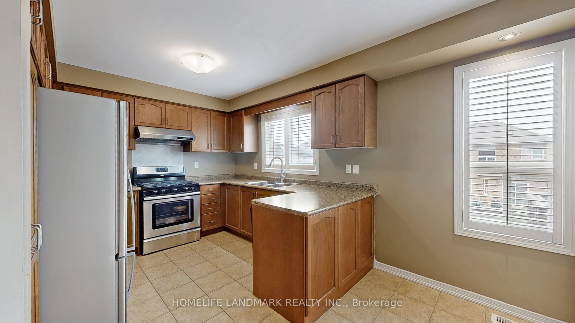 Photo 8 of 34 Wallwark Street, Aurora, Bayview Northeast — HOMEH