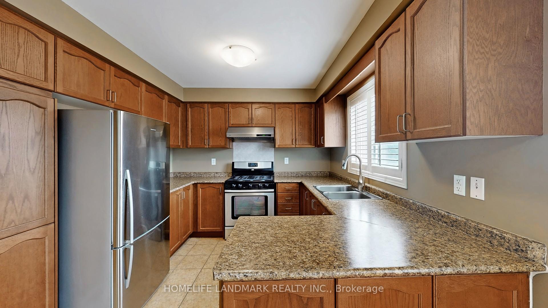 Photo 9 of 34 Wallwark Street, Aurora, Bayview Northeast — HOMEH