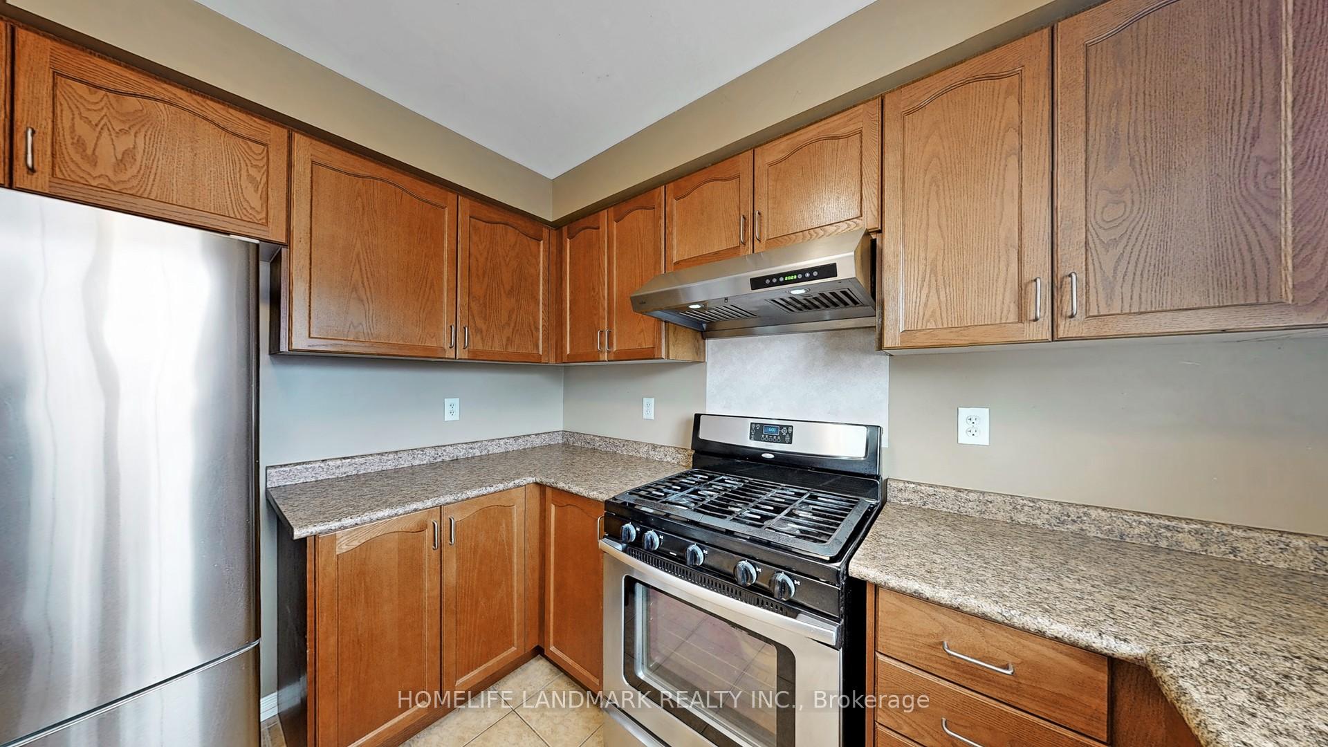 Photo 11 of 34 Wallwark Street, Aurora, Bayview Northeast — HOMEH