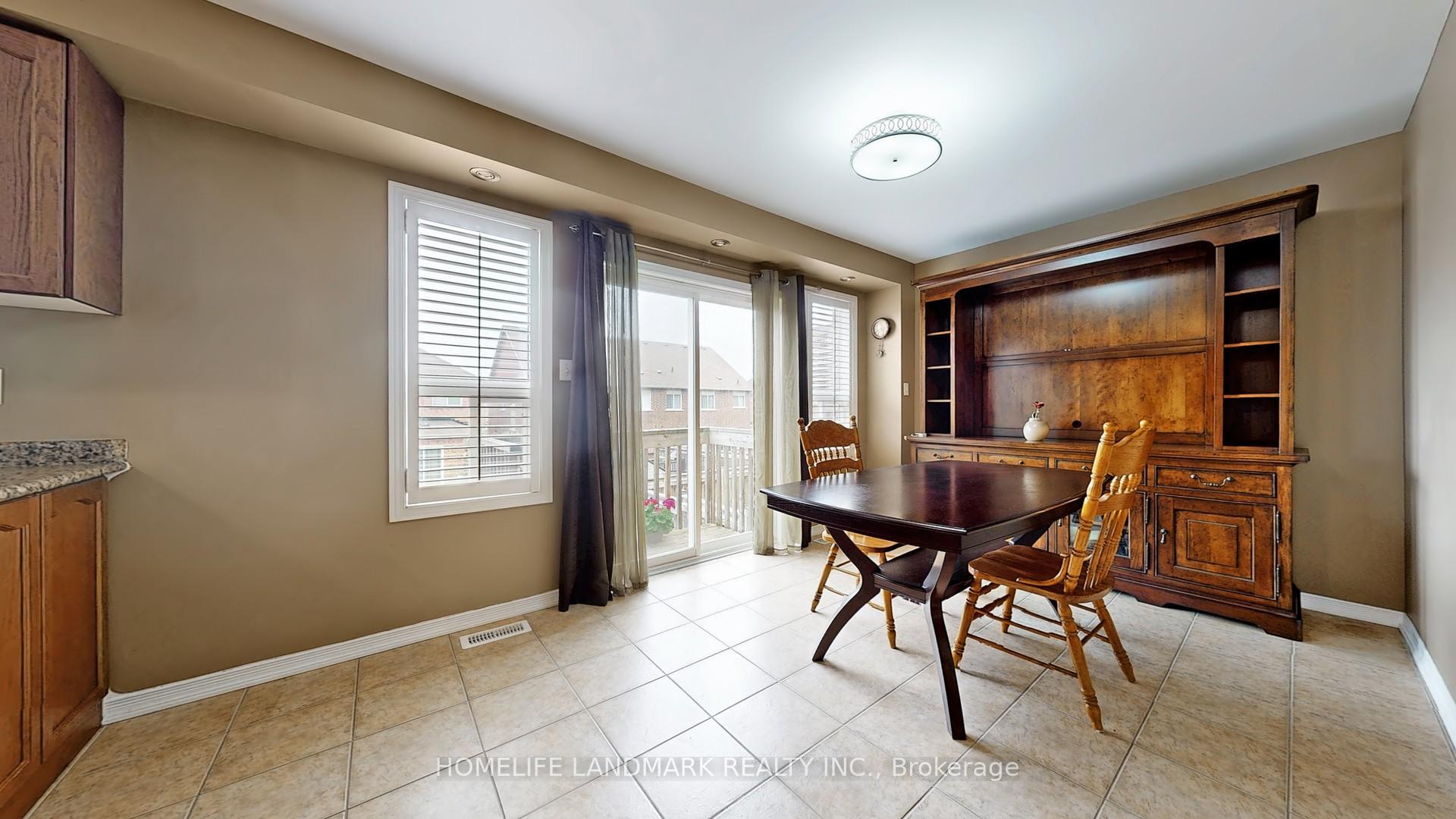 Photo 12 of 34 Wallwark Street, Aurora, Bayview Northeast — HOMEH
