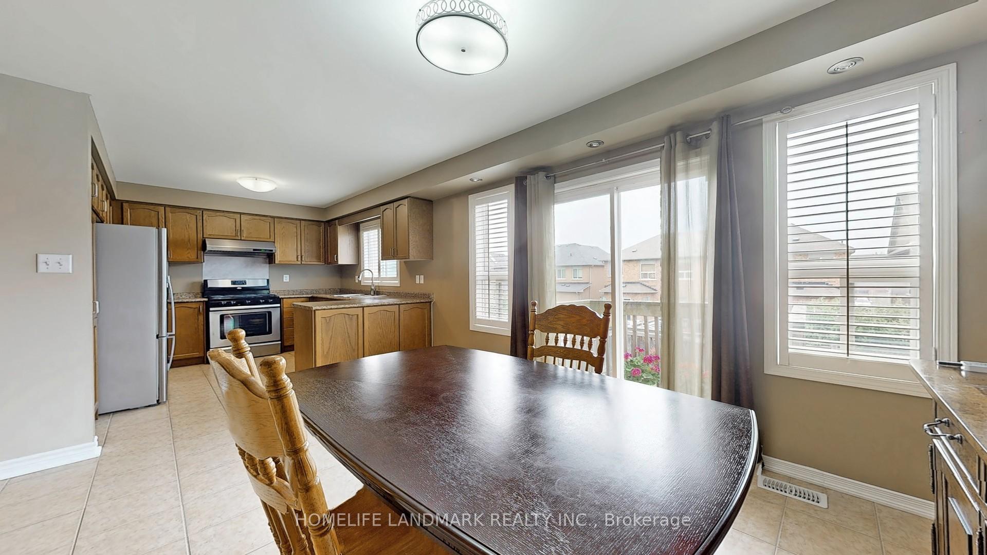 Photo 15 of 34 Wallwark Street, Aurora, Bayview Northeast — HOMEH