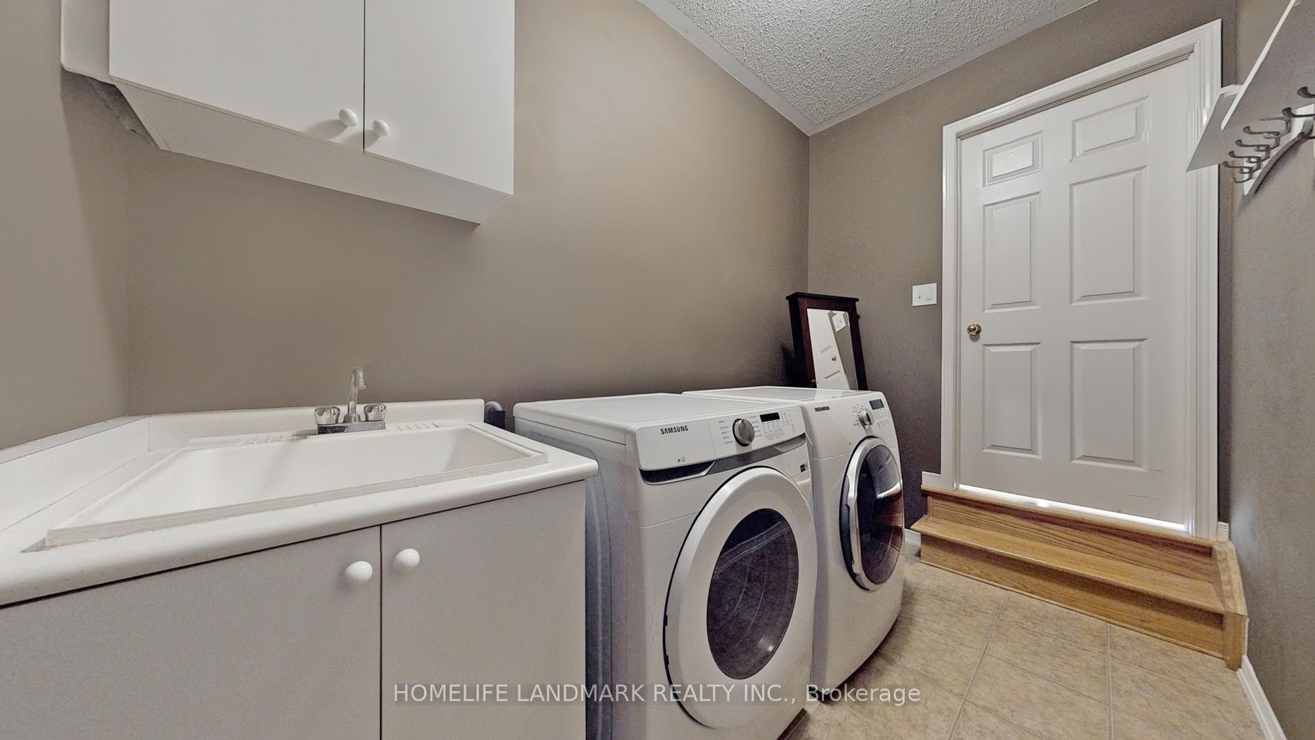 Photo 13 of 34 Wallwark Street, Aurora, Bayview Northeast — HOMEH