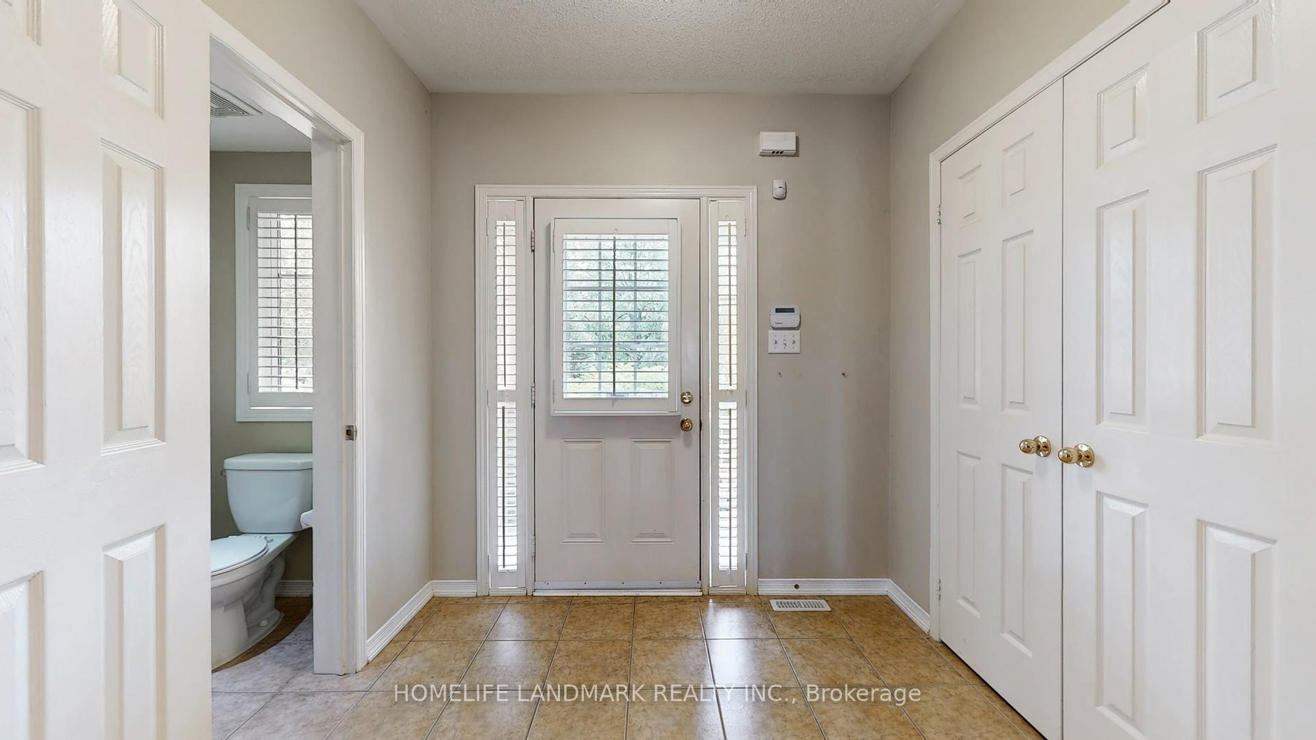 Photo 16 of 34 Wallwark Street, Aurora, Bayview Northeast — HOMEH