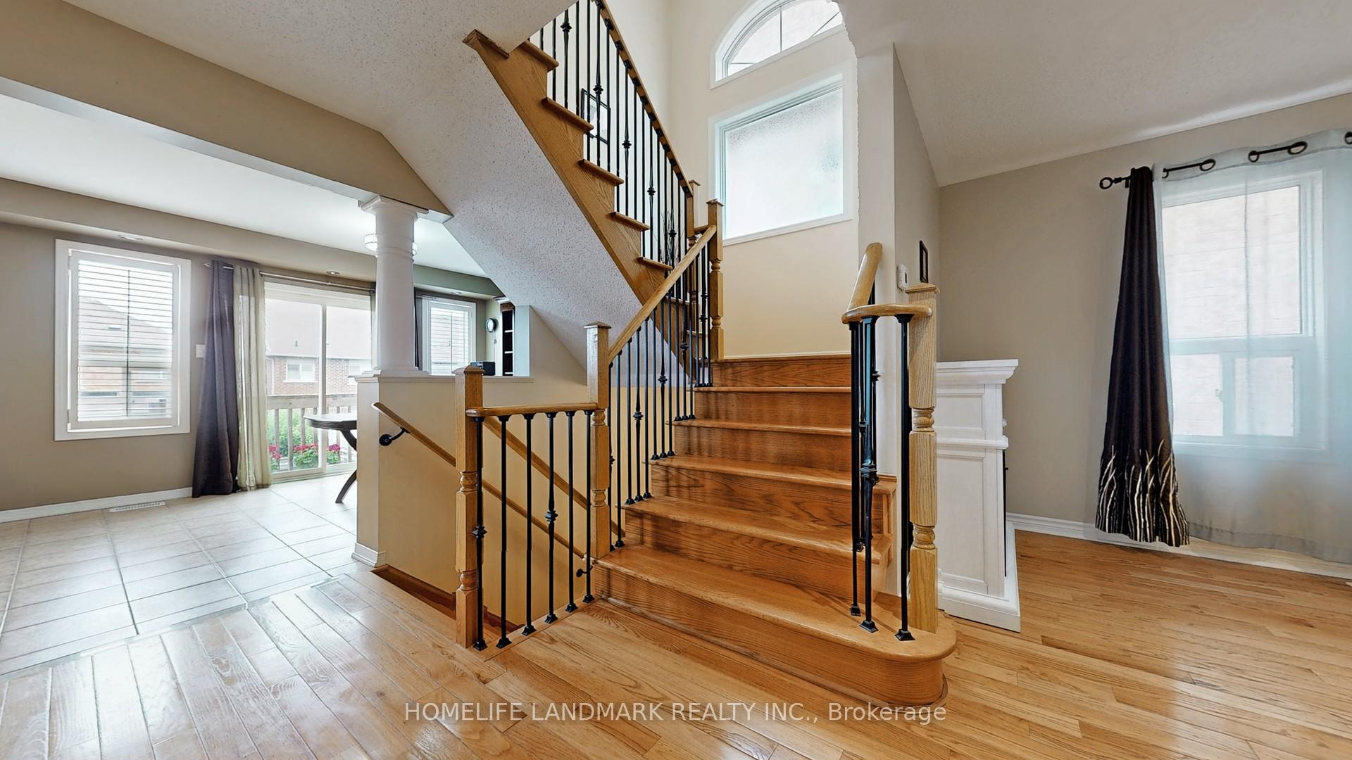 Photo 18 of 34 Wallwark Street, Aurora, Bayview Northeast — HOMEH