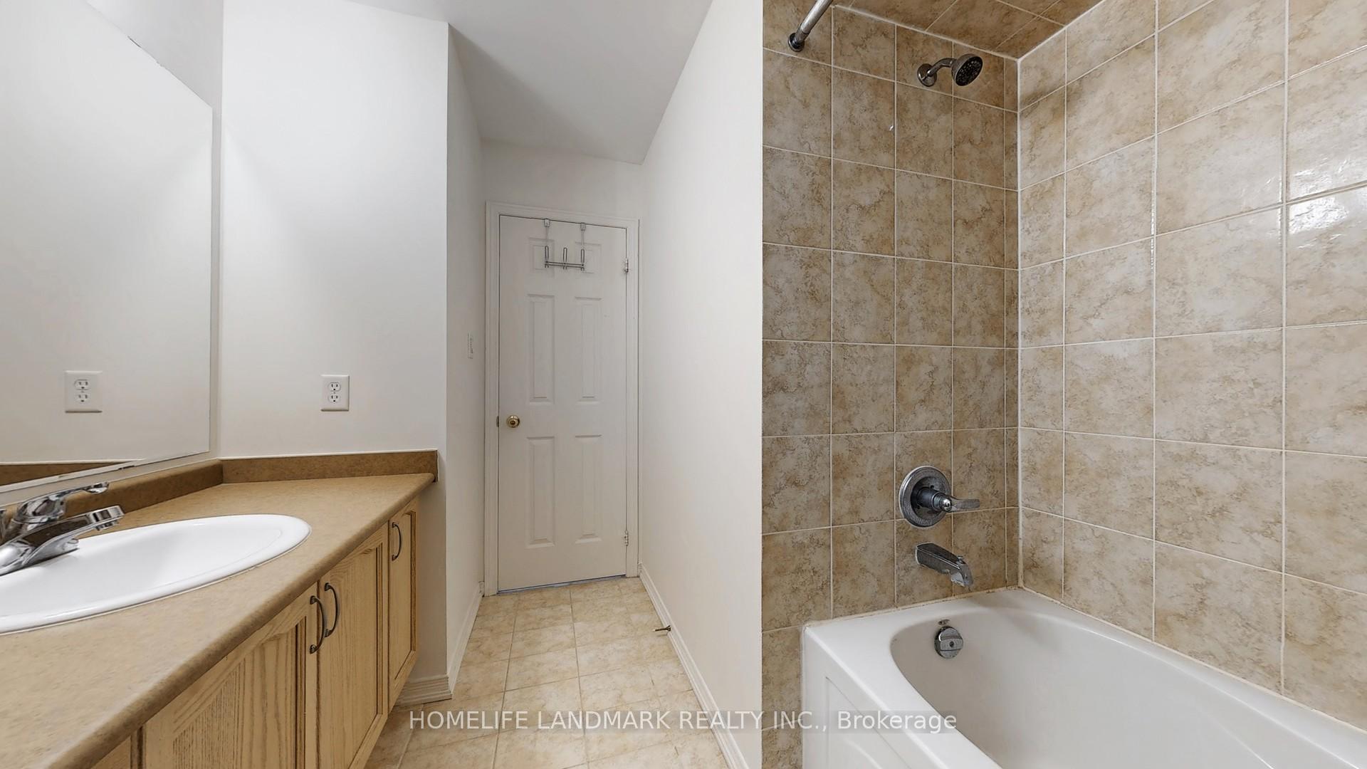 Photo 28 of 34 Wallwark Street, Aurora, Bayview Northeast — HOMEH