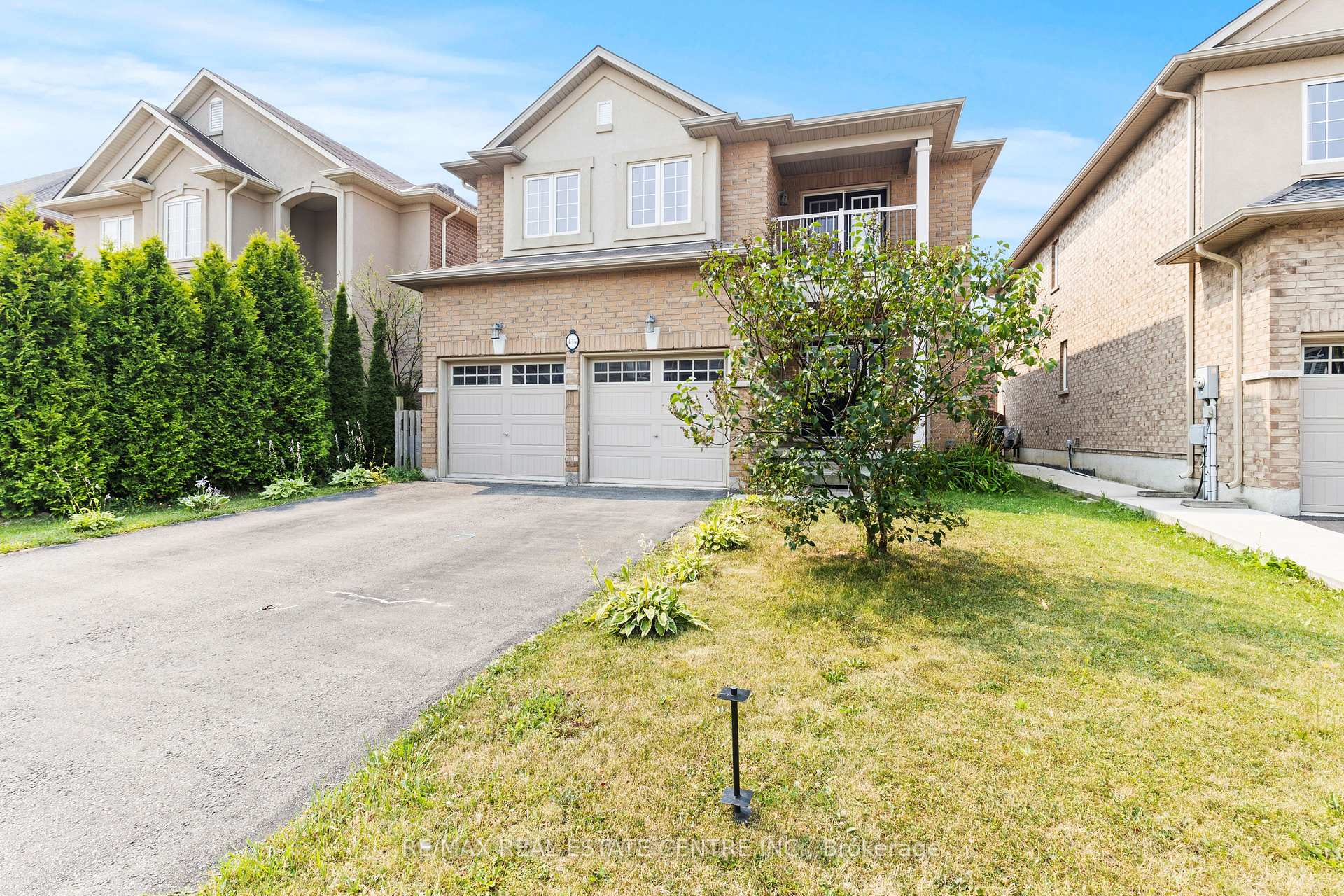 Photo 2 of 135 Raymond Road, Hamilton, Meadowlands — HOMEH