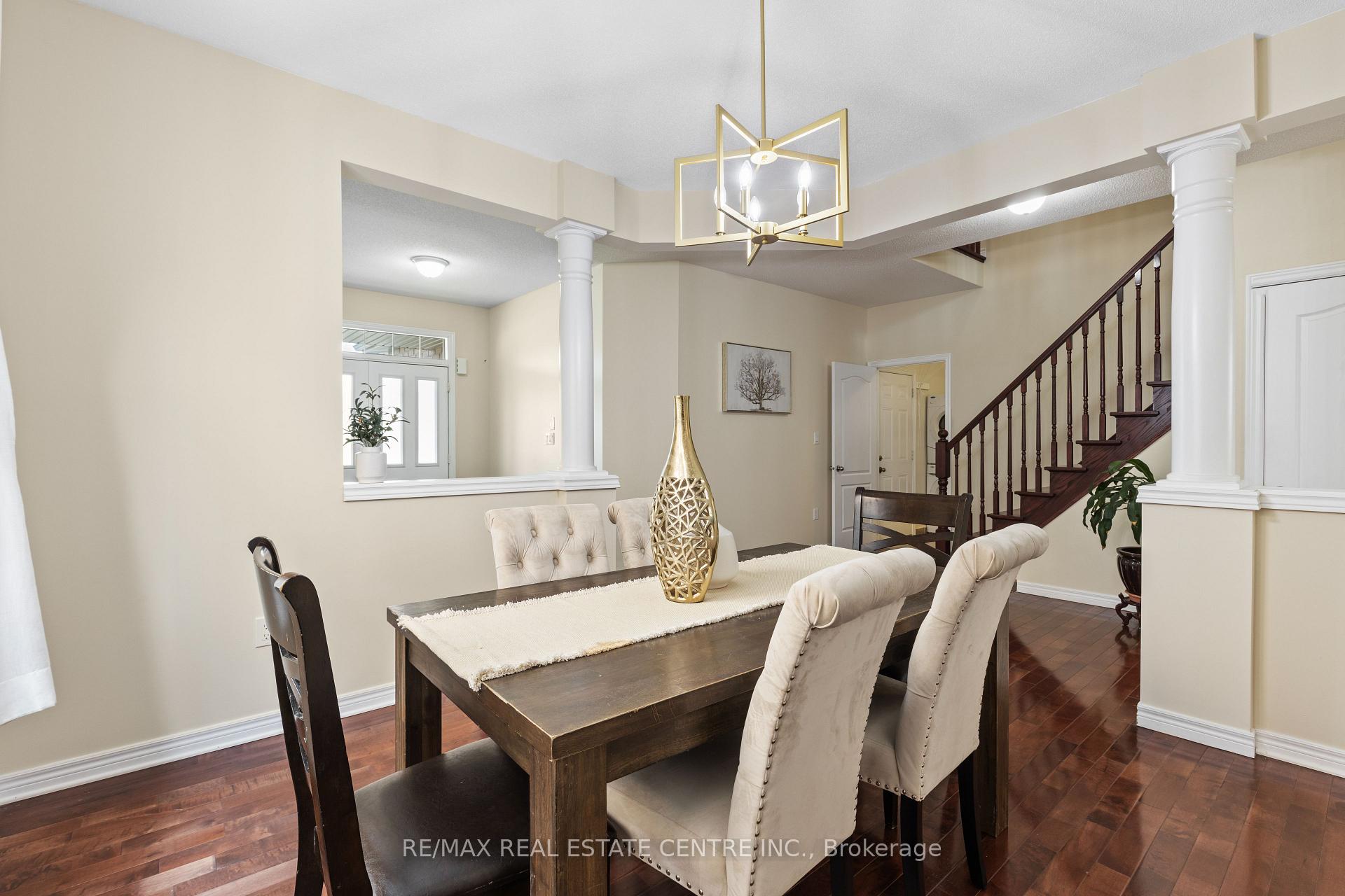 Photo 4 of 135 Raymond Road, Hamilton, Meadowlands — HOMEH