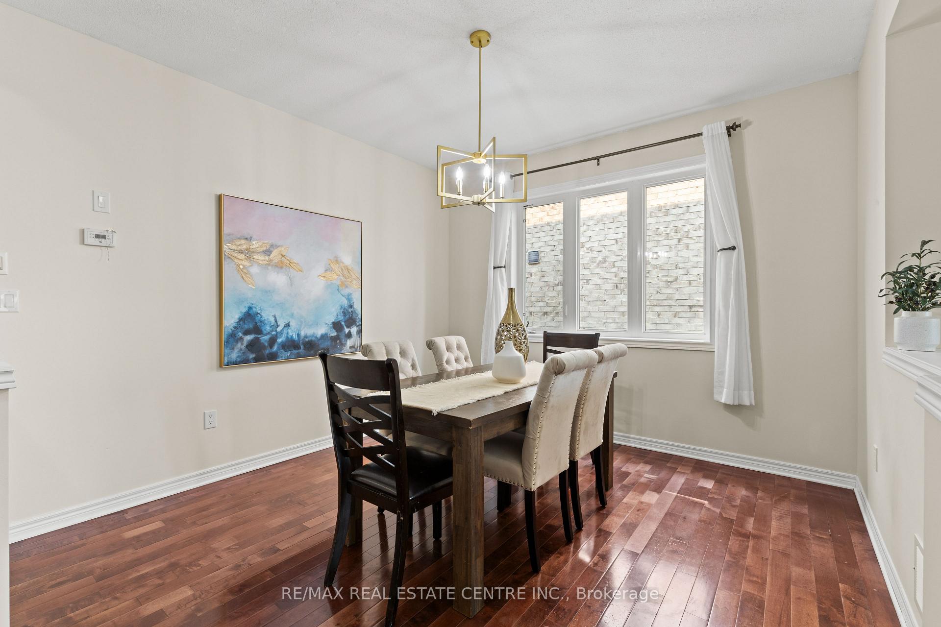 Photo 5 of 135 Raymond Road, Hamilton, Meadowlands — HOMEH