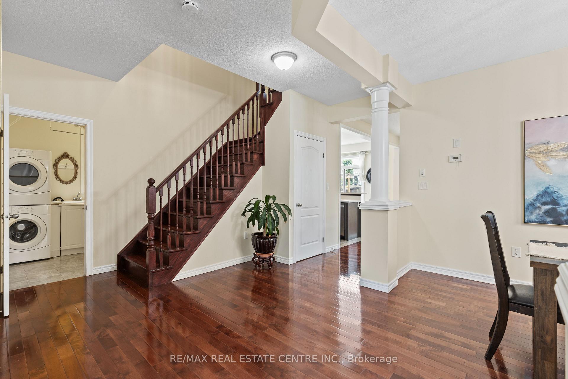 Photo 6 of 135 Raymond Road, Hamilton, Meadowlands — HOMEH
